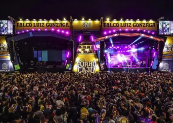 Forró Caju 2022: véspera de São Pedro foi marcada por romantismo e animação na praça de eventos em Aracaju