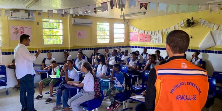 Projeto Defesa Civil nas Escolas promove educação para a resiliência no bairro Santa Maria
