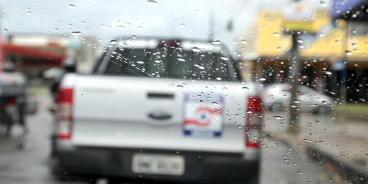 Defesa Civil de Aracaju emite alerta de chuva moderada e ventos fortes para as próximas 24h