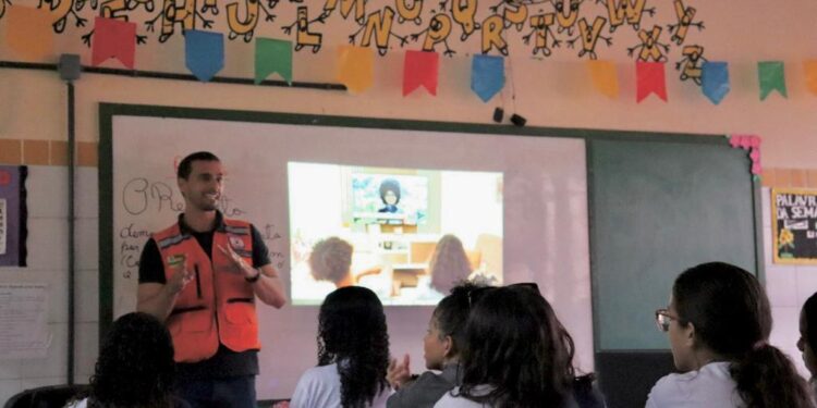 Projeto Defesa Civil nas Escolas leva educação para a resiliência ao bairro Soledade