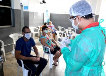 Adultos jovens são maioria nos atendimentos a sintomas gripais na rede municipal