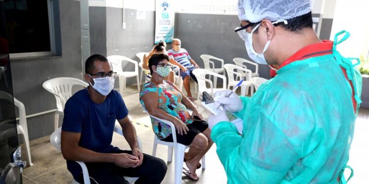 Adultos jovens são maioria nos atendimentos a sintomas gripais na rede municipal