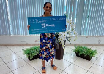 Banese Card entrega prêmio de R$ 10 mil a cliente em Simão Dias