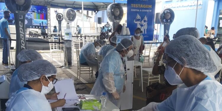 Média móvel de casos de covid-19 é a maior desde março