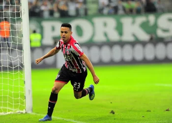 São Paulo acerta contratação de Marcos Guilherme, que volta ao clube após 4 anos