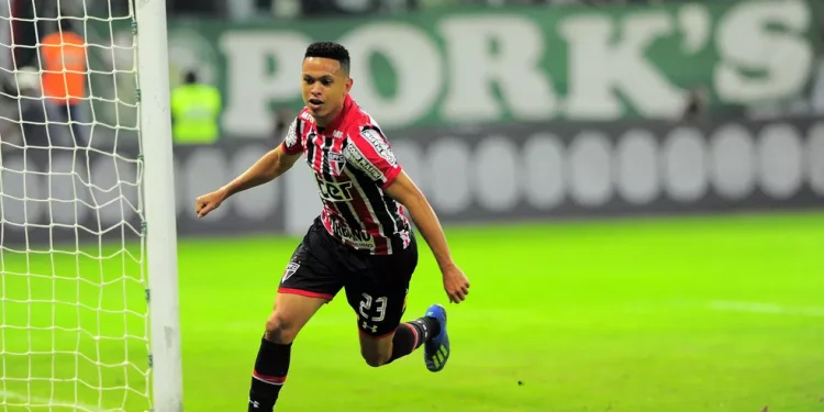 São Paulo acerta contratação de Marcos Guilherme, que volta ao clube após 4 anos