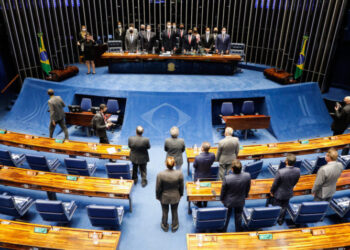 Câmara conclui votação de projeto que limita ICMS dos combustíveis