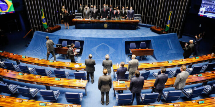 Câmara conclui votação de projeto que limita ICMS dos combustíveis