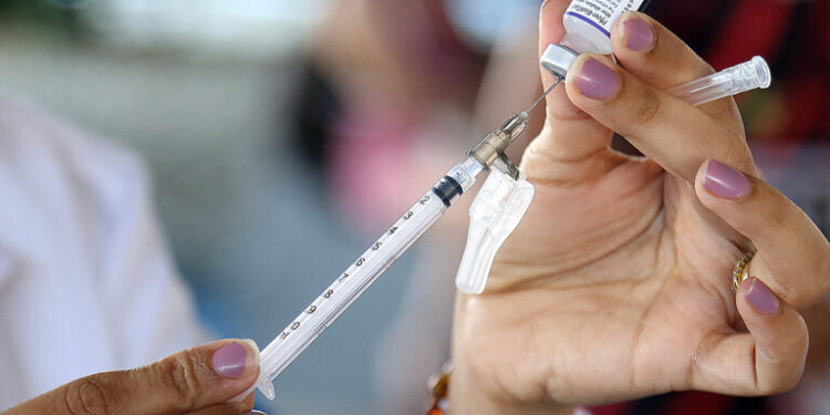 MS anuncia nesta segunda a quarta dose contra covid para maiores de 40 anos