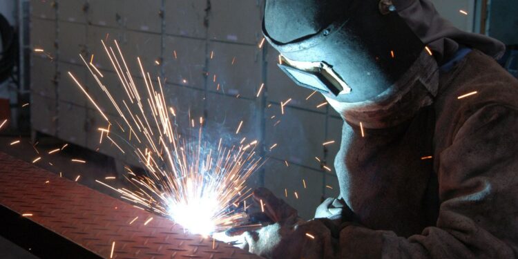 Pesquisa aponta crescimento industrial em 11 estados em maio