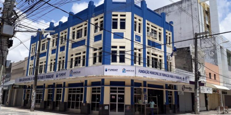 Fundat anuncia vagas de emprego para ampla concorrência e pessoas com deficiência em Aracaju