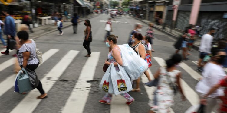 Covid-19: Brasil tem 49,7 mil novos casos e 280 óbitos em 24 horas