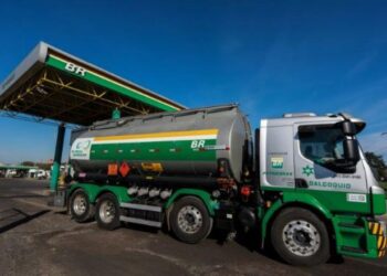 Petrobras reduz preço de venda da gasolina para distribuidoras