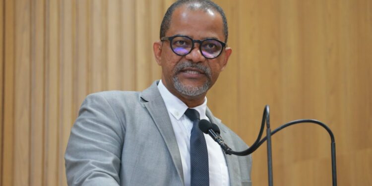 “Precisamos cuidar dessas famílias”, diz Bittencourt sobre Ação do MPF que pede desocupação de moradores da Ponta da Asa