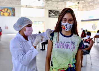 Quarta dose contra Covid-19 é liberada para pessoas acima de 18 anos em São Cristóvão