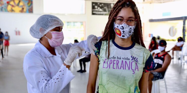 Quarta dose contra Covid-19 é liberada para pessoas acima de 18 anos em São Cristóvão