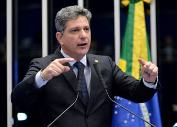 Rogério Carvalho diz que preços dos combustíveis no Brasil estão submetidos aos humores do mercado internacional