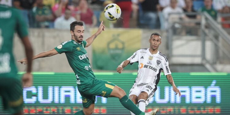 Com gols nos acréscimos, Atlético-MG e Cuiabá empatam pelo Brasileiro