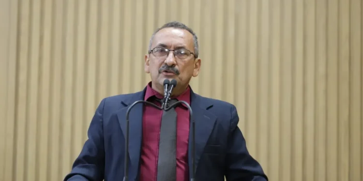 Vereador Cícero cobra ação da EMURB e DESO no Conjunto Padre Pedro
