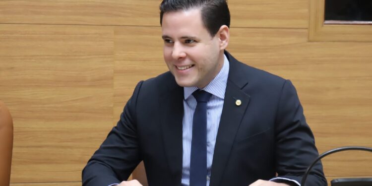 Questionamento do deputado Rodrigo Valadares viraliza nacionalmente: “Onde nos perdemos como sociedade?”