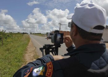 DER realiza blitz educativa na Rota do Sertão