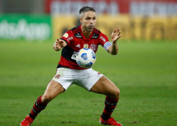 Clube intensifica conversas pelo meia Diego Ribas, do Flamengo