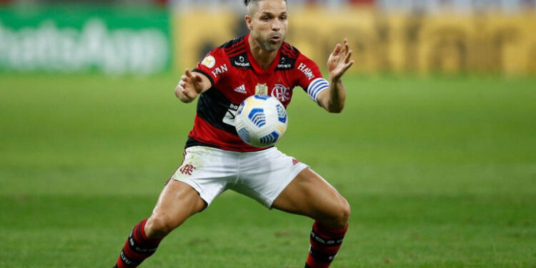 Clube intensifica conversas pelo meia Diego Ribas, do Flamengo