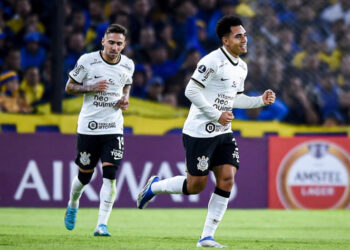 Em alta no Corinthians, Du Queiroz recebe proposta milionária de clube europeu