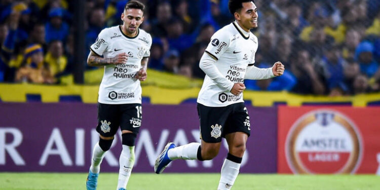 Em alta no Corinthians, Du Queiroz recebe proposta milionária de clube europeu