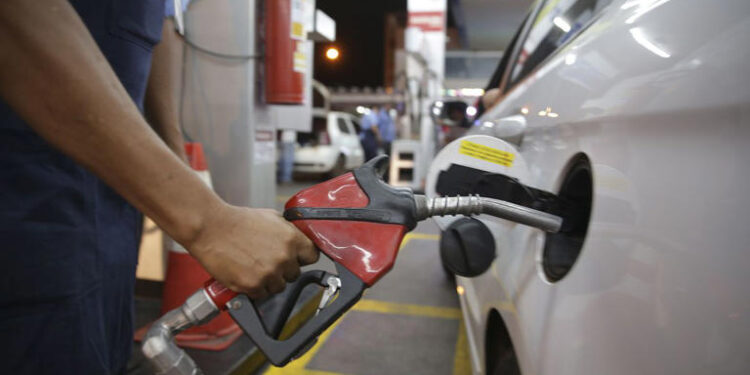 Preço da gasolina e etanol recua em todos os Estados brasileiros