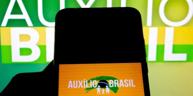 Pagamento do Auxílio Brasil em agosto é antecipado; confira novo calendário