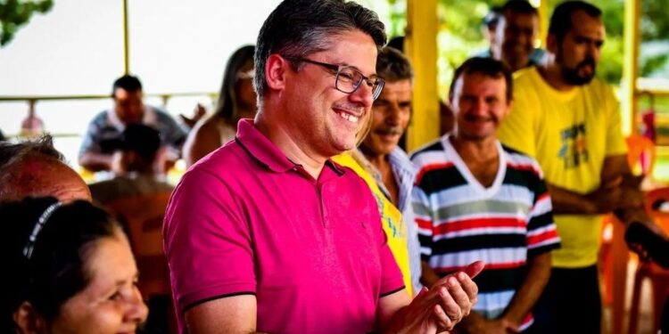 Alessandro Vieira lidera pesquisa de intenção de votos para o Governo