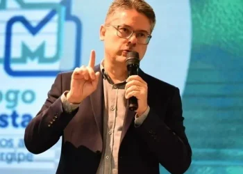 “Já são doze anos de promessas e essa turma não conseguiu tirar o Hospital do Câncer do papel”, afirma Alessandro Vieira