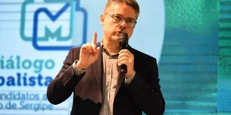 “Já são doze anos de promessas e essa turma não conseguiu tirar o Hospital do Câncer do papel”, afirma Alessandro Vieira