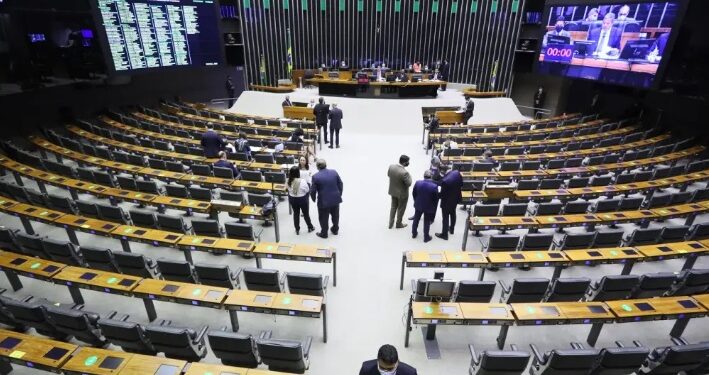 Câmara conclui votação em primeiro turno da PEC dos Benefícios Sociais