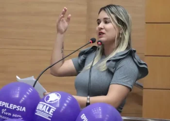 Deputada Kitty Lima denuncia gargalo em atendimento e falta da vacina contra Influenza em UBS de Aracaju