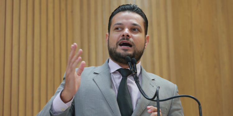 Vereador Anderson de Tuca pede revitalização do Conjunto Orlando Dantas 