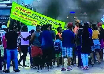 Moradores do Guajará bloqueiam BR-101 Sul nos dois sentidos