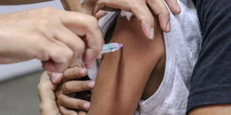 Saúde alerta sobre a baixa procura pela segunda dose de vacina contra a Covid para público infantil em Sergipe. Apenas 44,75% foi imunizado