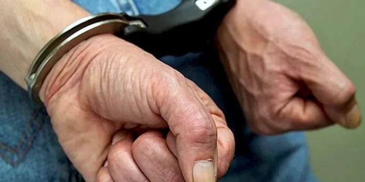 Assaltante cai em vala ao tentar fugir de policiais e acaba preso no Bairro Rosa Elze, na cidade de São Cristóvão