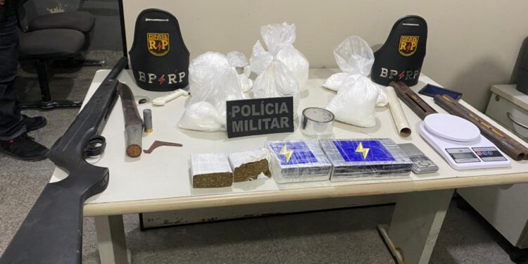 Homem é preso com 6,9kg de cocaína e uma arma de fogo no Santa Maria