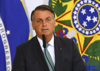 Procuradores de todos os estados e DF pedem que PGR investigue Bolsonaro