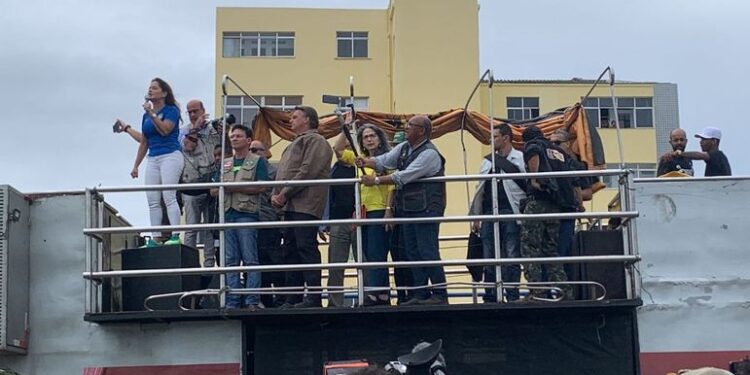Em Salvador, Bolsonaro participa de motociata e critica governadores