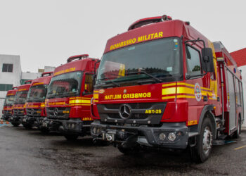 Belivaldo entrega viaturas e equipamentos em celebração ao Dia do Bombeiro