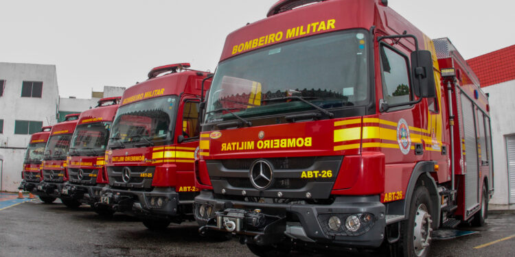 Belivaldo entrega viaturas e equipamentos em celebração ao Dia do Bombeiro