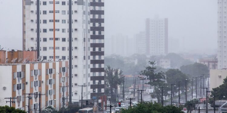 Defesa Civil de Aracaju emite alerta de chuva moderada nas 24 horas