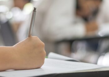 Concursos públicos oferecem 36,2 mil vagas com salários de até R$ 33,7 mil