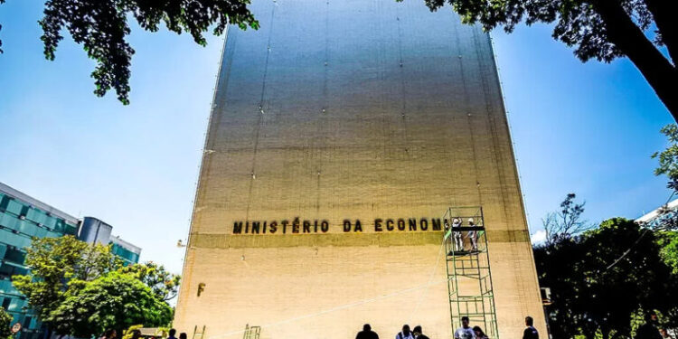 Ministério da Economia tem expectativa de superávit nas contas públicas em 2022