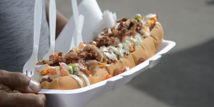 Brasileiro troca refeição por lanche, diz estudo da Kantar