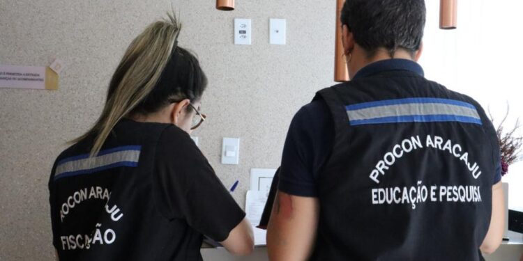 Procon Aracaju realiza fiscalização em clínicas de estética